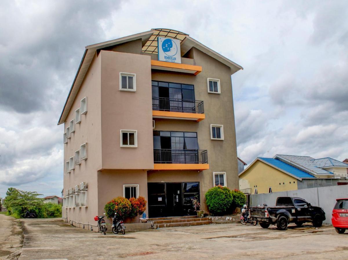 Oyo 90162 Remboelan Guest House Sungai Lutus Exteriör bild